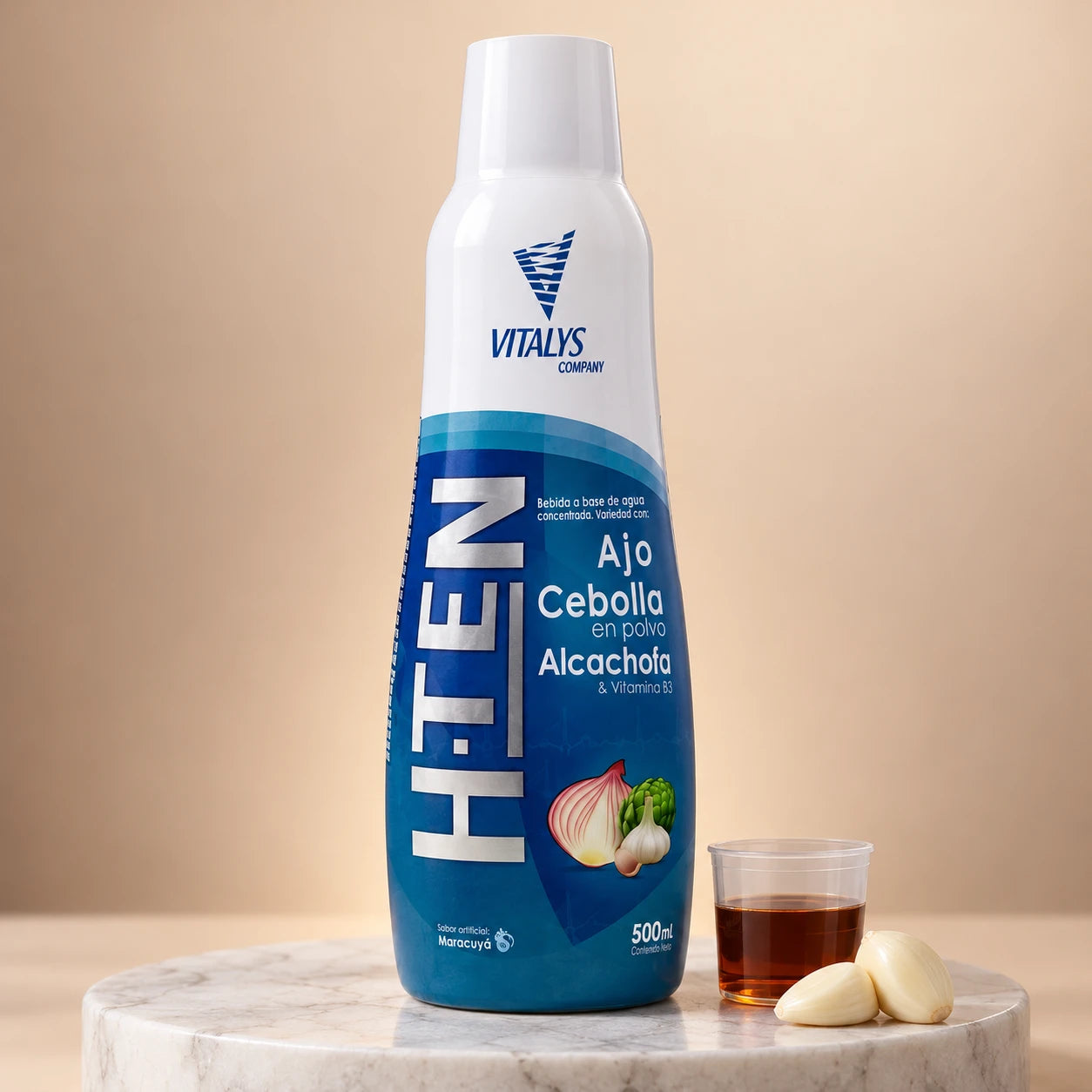 Botella H-TEN con copa dosificadora y dos dientes de ajo
